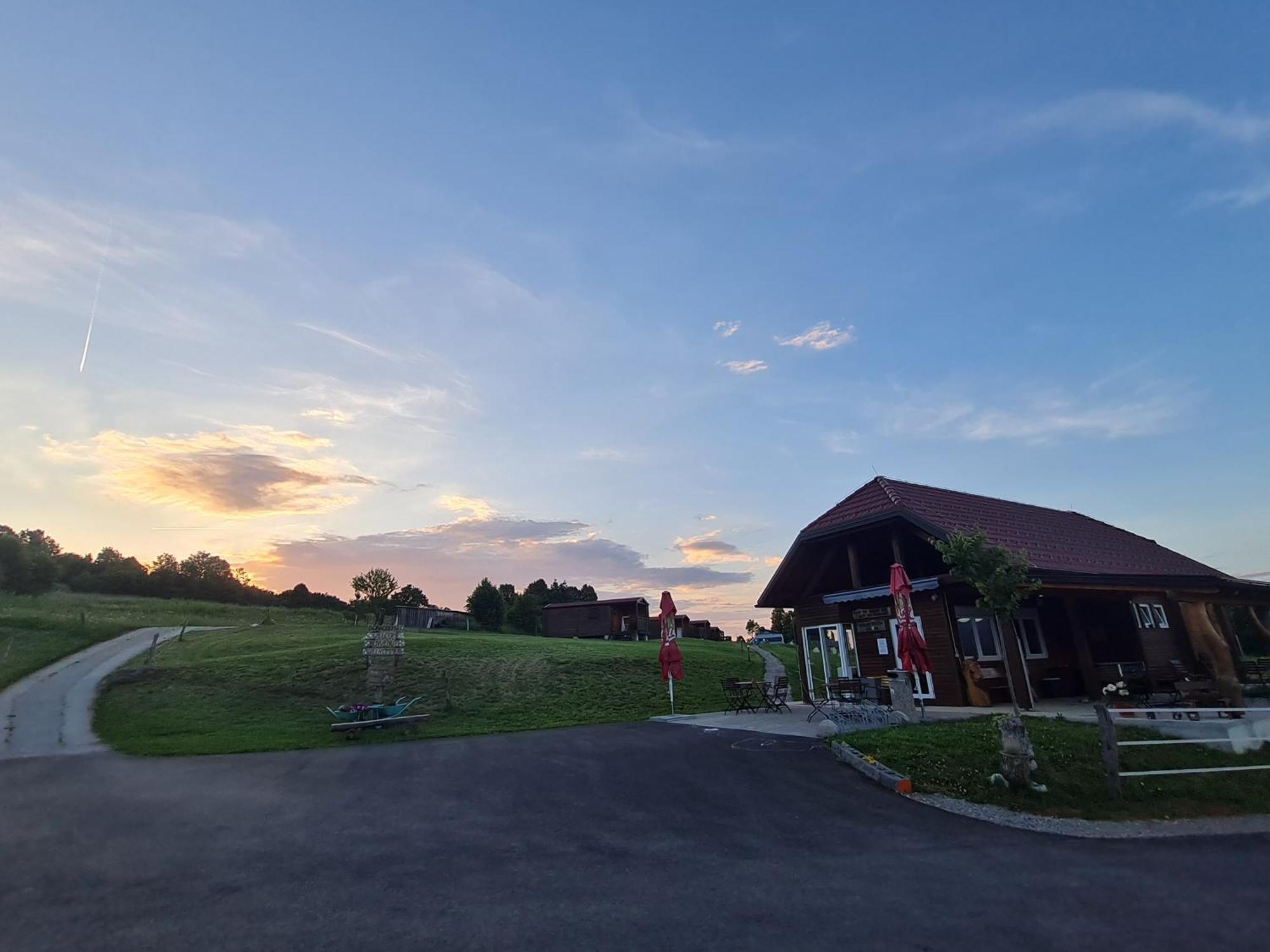 Camp The Sunrise Hill Hotel Pivka Ngoại thất bức ảnh