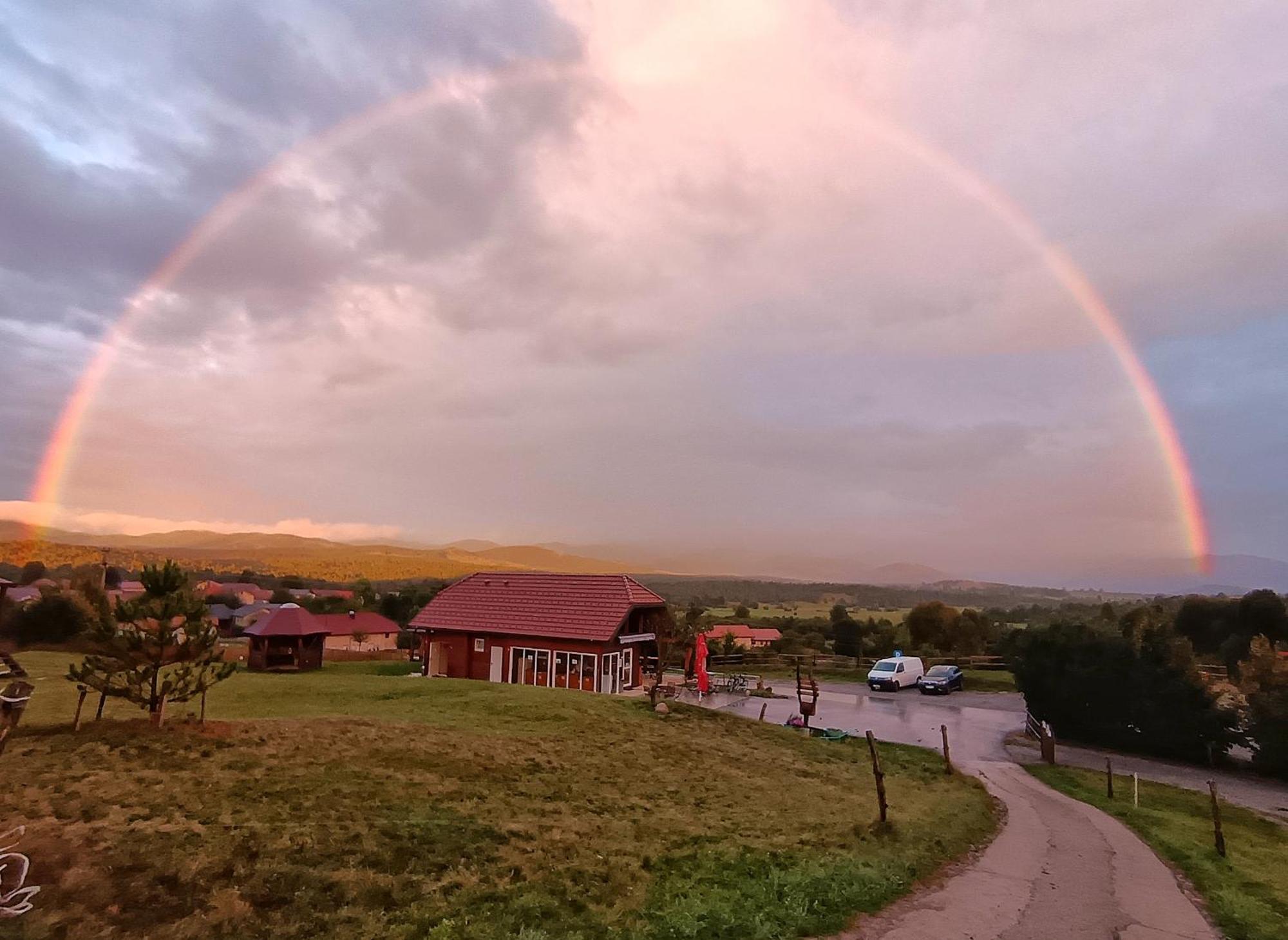 Camp The Sunrise Hill Hotel Pivka Ngoại thất bức ảnh